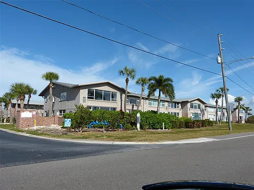 2 Causeway Blvd #206 Photo 1