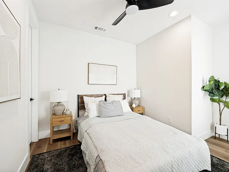 5633 Live Oak St #103 — Photo 11