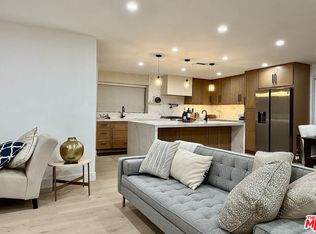 4108 N Valley Vista Ct, Sherman Oaks, CA 91403