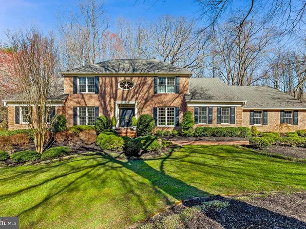 2007 Carrhill Rd, Vienna, VA 22181