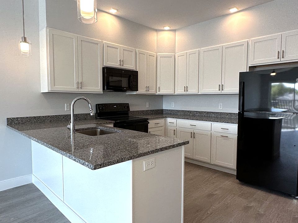 1st image of 118 Old Colony Ave #325
