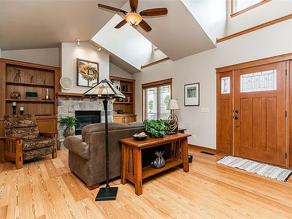 5th image of 235 Cherry Ln