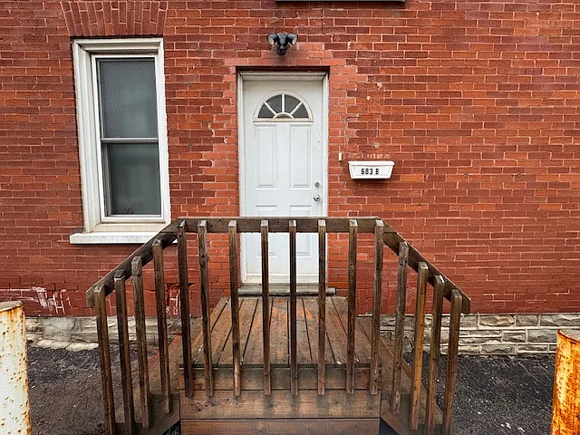 683 King St W #B — Photo 18