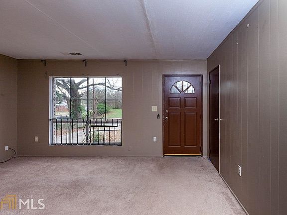 3rd image of 890 Grange Ct SE