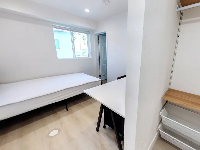 1224 W 37th Pl — Photo 89