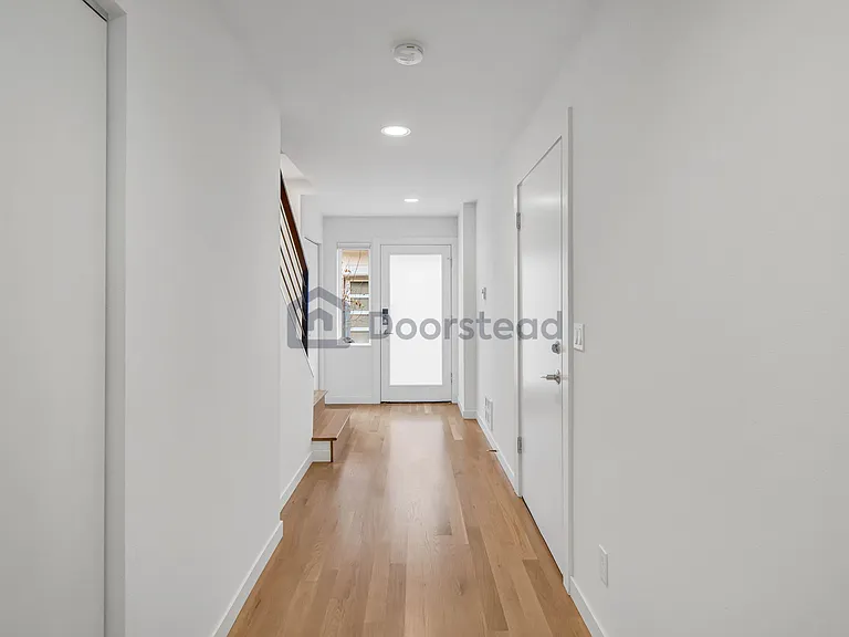 4226 Evanston Ave N — Photo 6