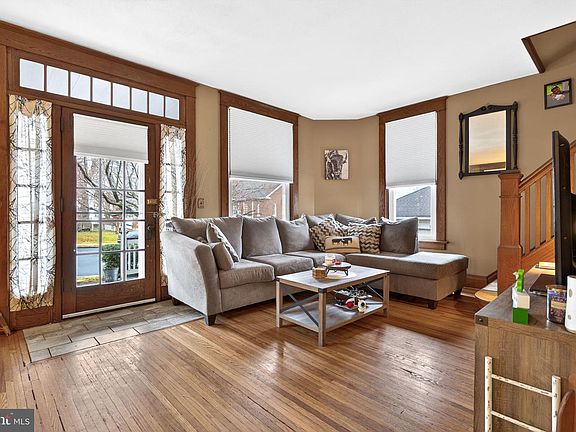 4th image of 15 Spruce St