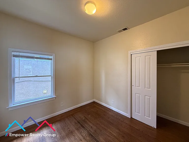 5235 Bancroft Ave. — Photo 8