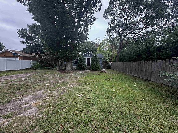 3rd image of 717 Fuae Ave