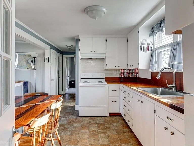 29 Sherwood Rd #2 — Photo 4