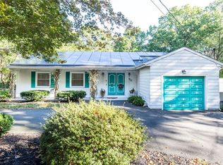 121 Chase Ln, West Haven, CT 06516