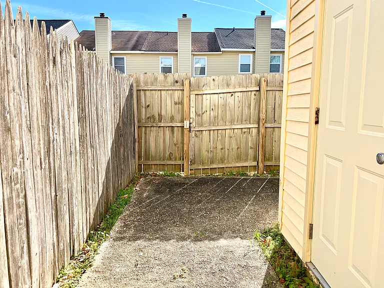 5559 Campus Dr — Photo 16