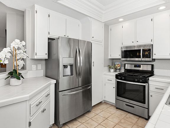 2nd image of 9910 Scripps Vista Way Unit 8