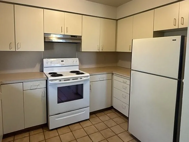 1370 Ferry St SE — Photo 11