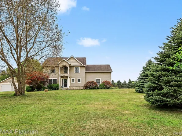 9731 Fountain Ln, Fowlerville, MI 48836