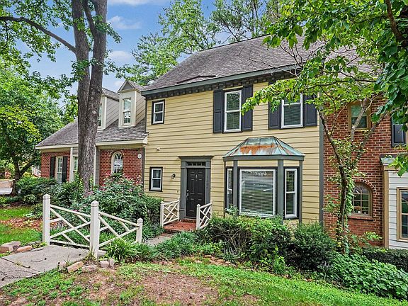 2nd image of 1304 Hampshire Ct