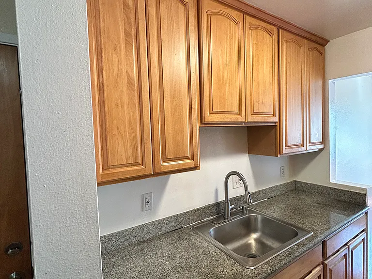 700 Calhoun St #205 — Photo 6