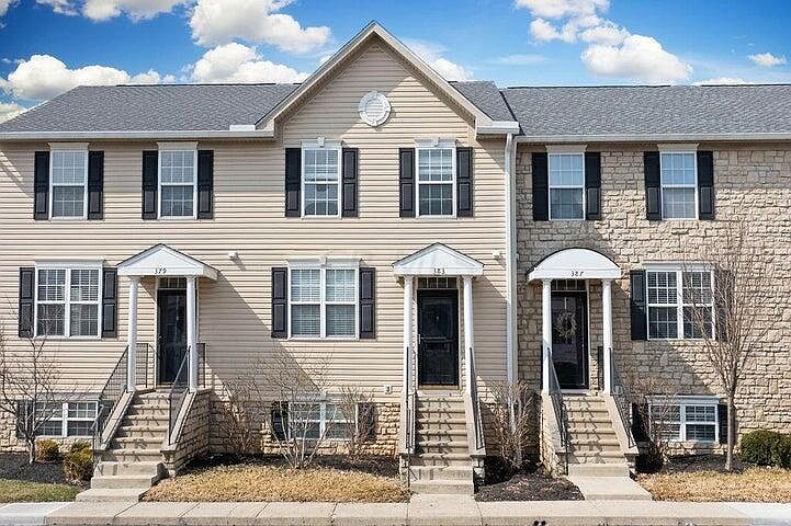 1st image of 383 Oxford Oak Dr