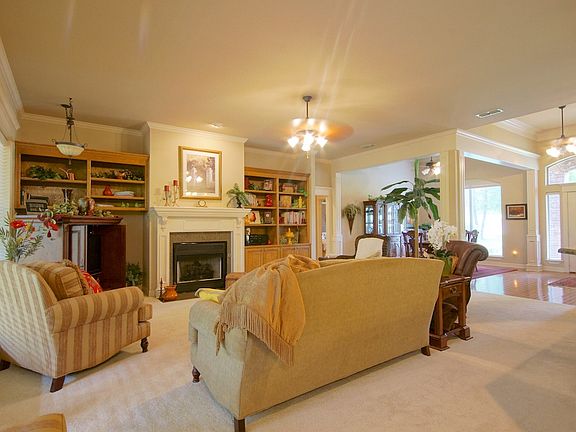 4th image of 310 Robinwood Dr