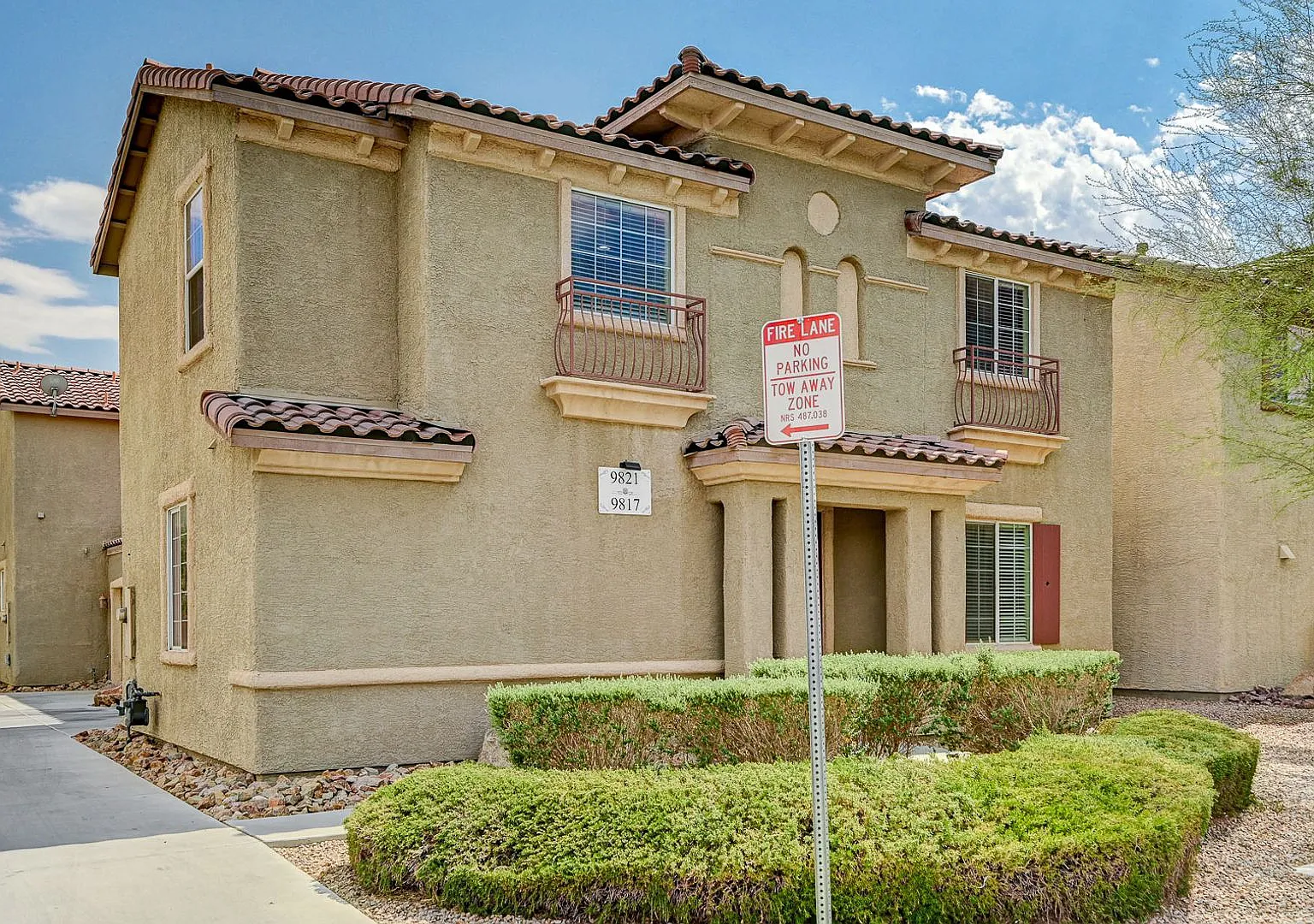 Single Family Home in Southern Terrace of Southwest Las Vegas — Photo 4