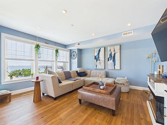 5th image of 216 Water St #303A