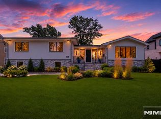 35 Jane Dr, Englewood Cliffs, NJ 07632