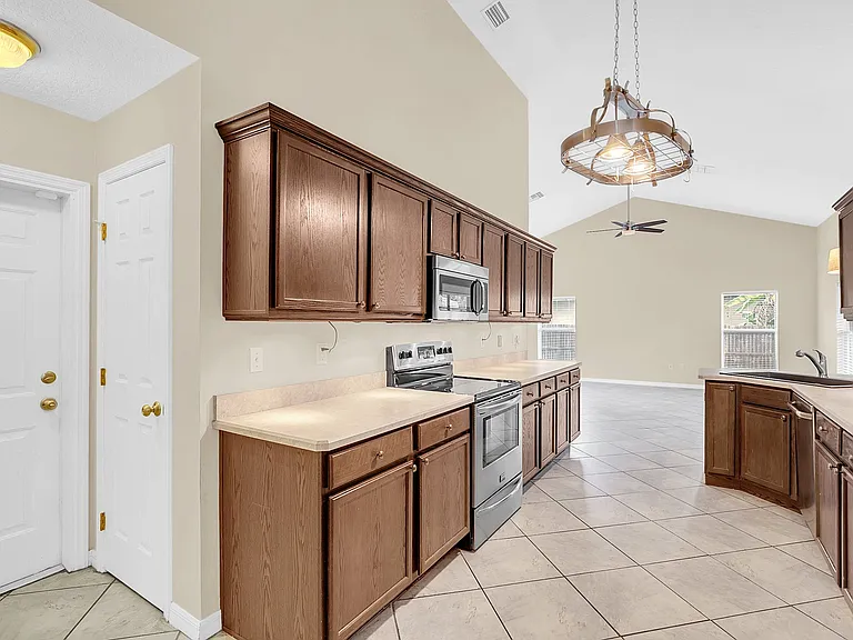 1422 Saffron Trl — Photo 15