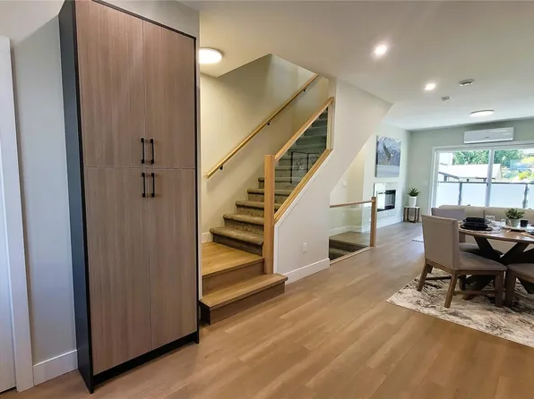 952 Snapdragon Ct, Langford, BC V9C 2P3