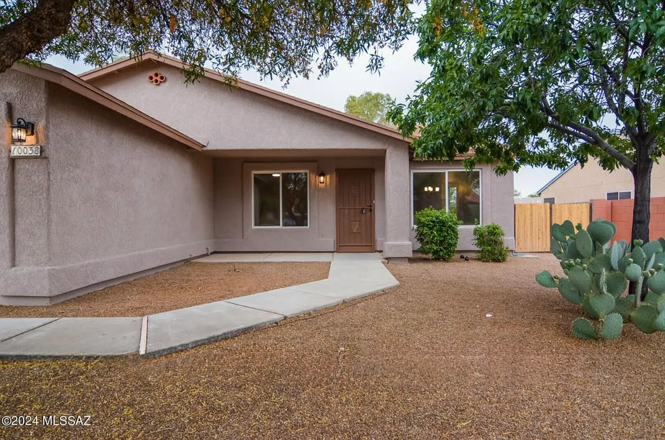 3 bed, 1851 sqft, $2,200 — Photo 2