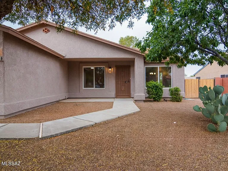 10038 E Moonstruck Way — Photo 2