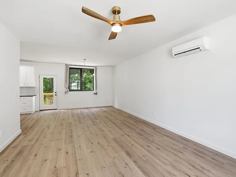427 Ankara Ct — Photo 6