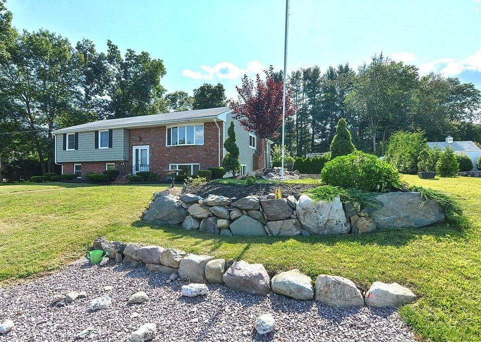 1st image of 61 Mill Pond Ln