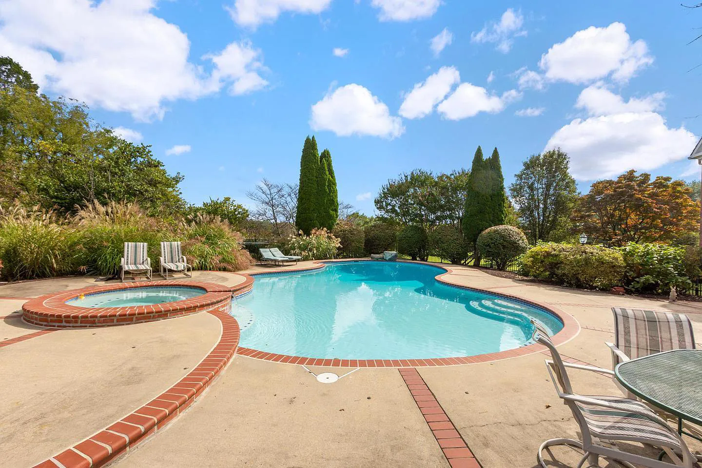 6 bed, 6094 sqft, $6,200 — Photo 3