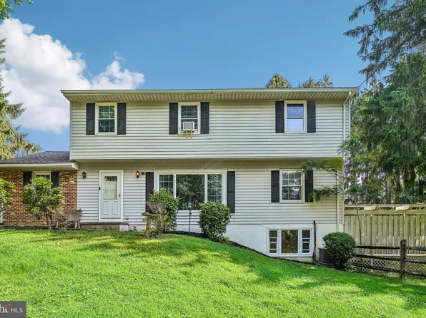 1 Hillbrook Cir, Malvern, PA 19355
