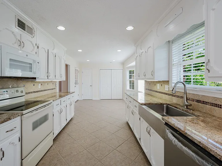 1828 Jacobs Ln — Photo 14
