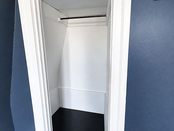 5th image of 422 Windsor St APT 3