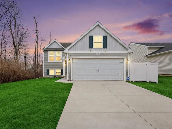 72157 Beacon Ct, South Haven, MI 49090