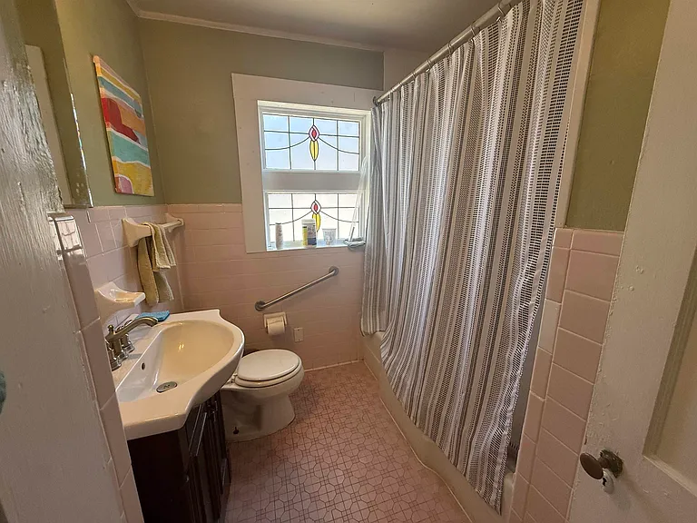 846 W Brevard St — Photo 3