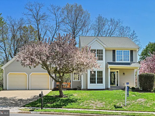 13481 Lake Shore Dr, Herndon, VA 20171