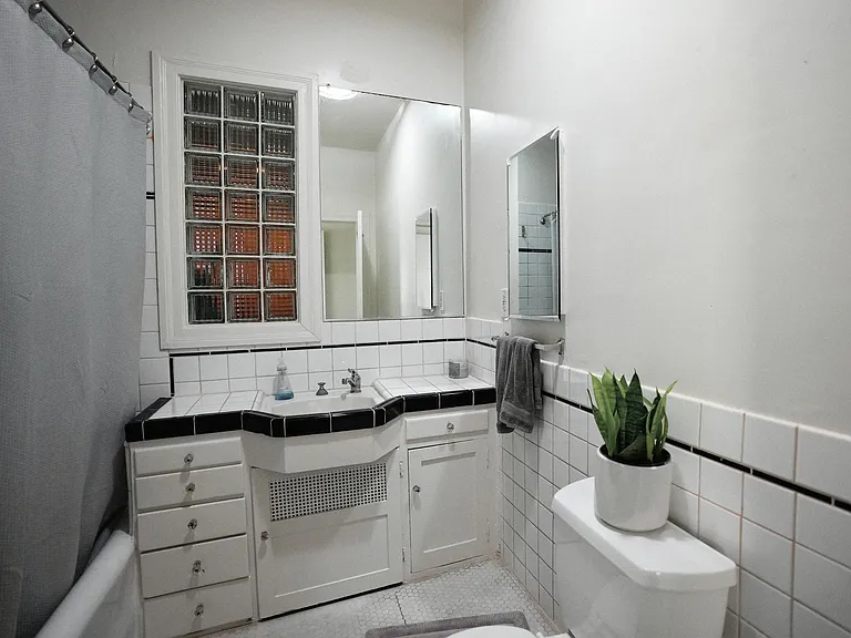 2382 Selby Ave — Photo 9
