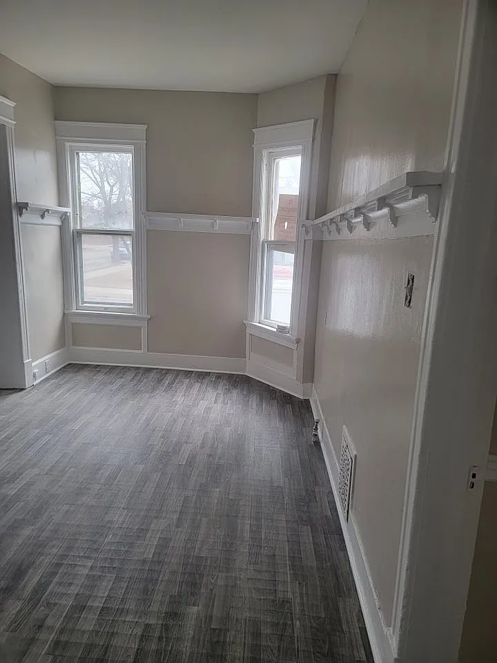 Large Duplex in Milwaukee — Photo 4