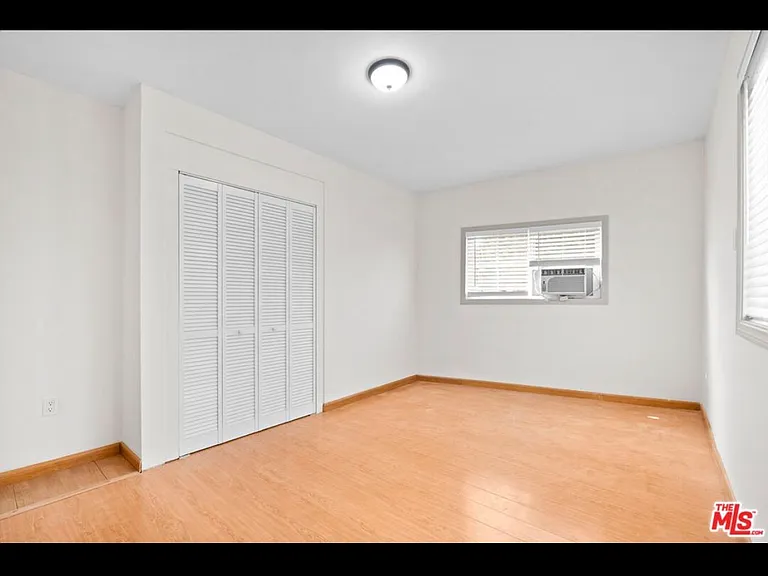 2900-2902 Asbury St #2900 — Photo 6