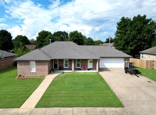 604 W Eureka St, Gentry, AR 72734