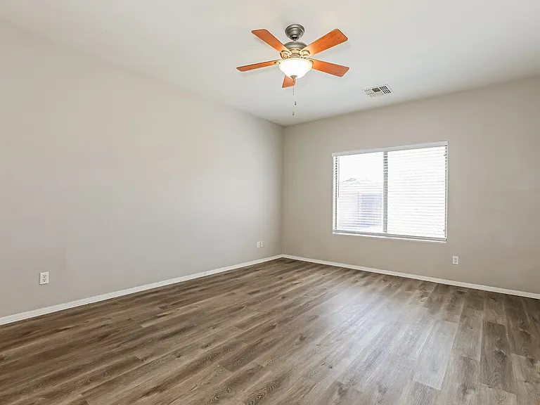 1733 E Silversmith Trl — Photo 9