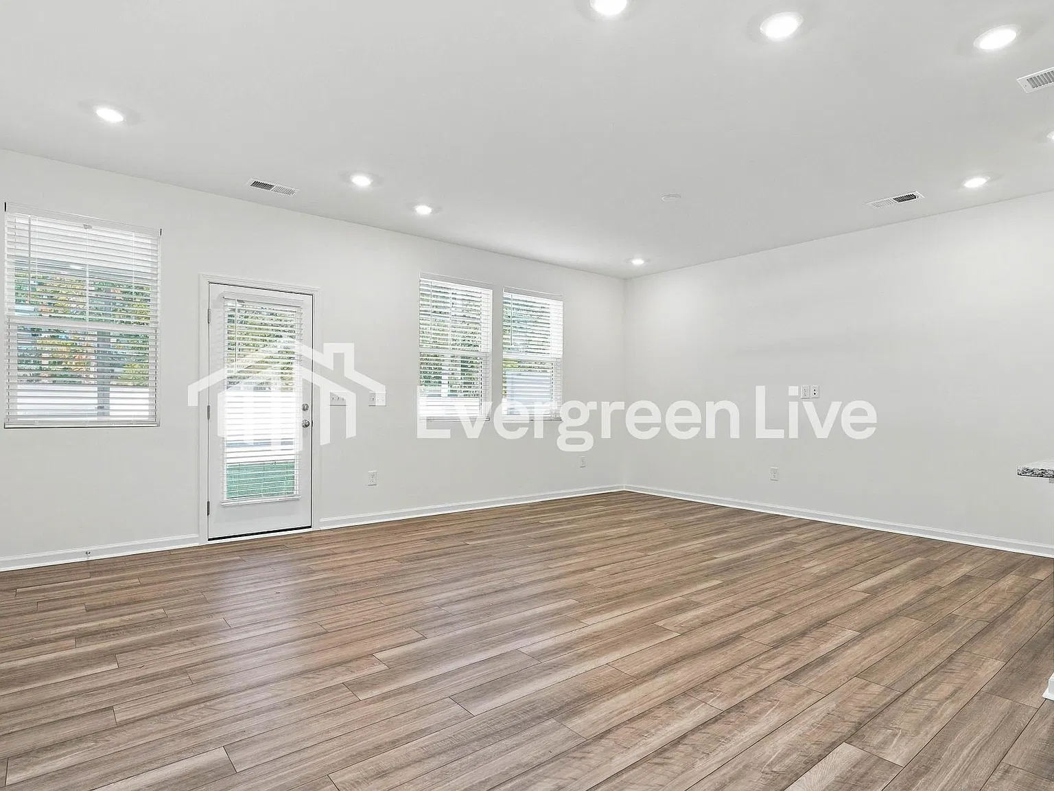 3 bed, 2.5 bath, 1805 sqft, $1,850 — Photo 2