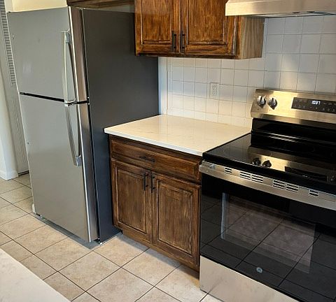 3rd image of 30 Salem End Rd APT 19A