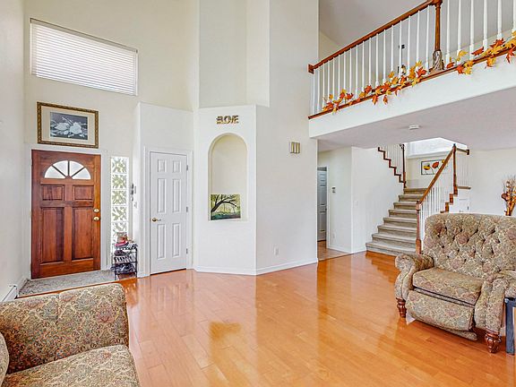 3rd image of 442 Poinsettia Pl SE