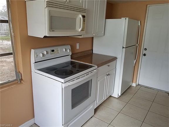 3rd image of 1158 Travis Ave