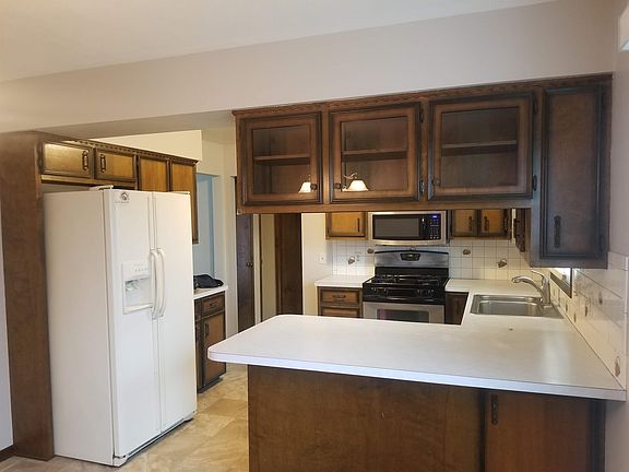 2nd image of 5711 Jamestown Ct SE