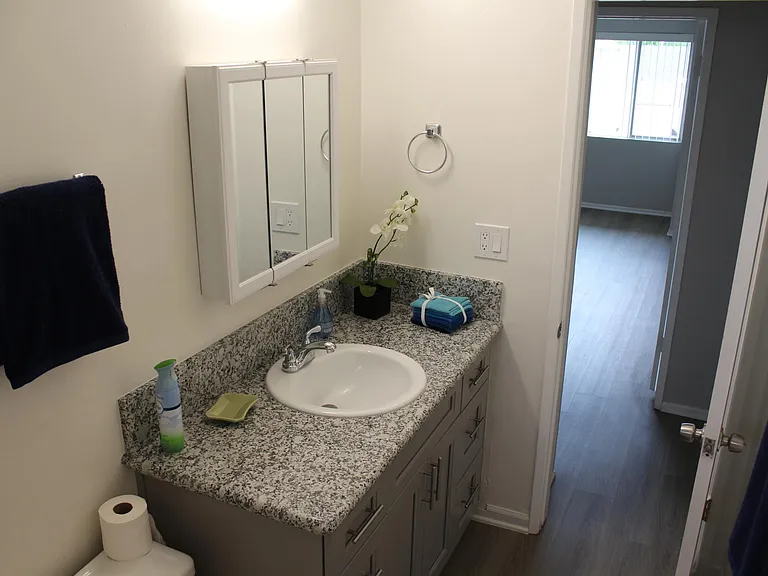 3721 E 8th St #4 — Photo 13